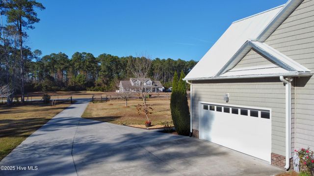 102 Plantation Drive, Swansboro, NC 28584