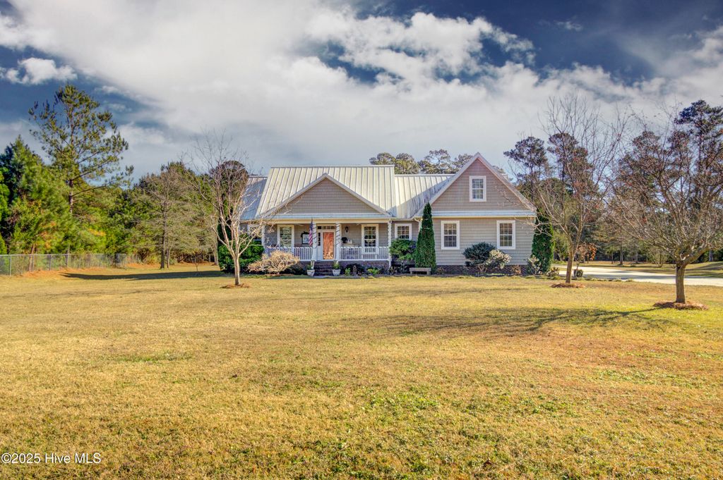 102 Plantation Drive, Swansboro, NC 28584