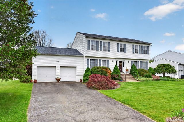 5 Waterford Circle, Washingtonville, NY 10992