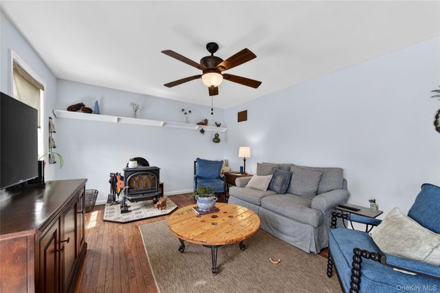 5 Waterford Circle, Washingtonville, NY 10992