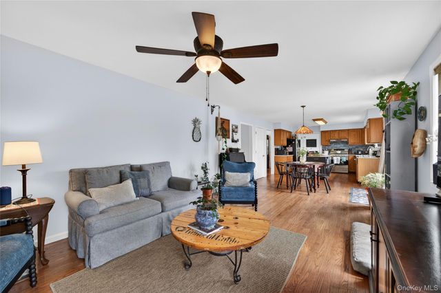 5 Waterford Circle, Washingtonville, NY 10992
