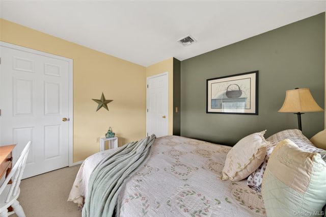 5 Waterford Circle, Washingtonville, NY 10992