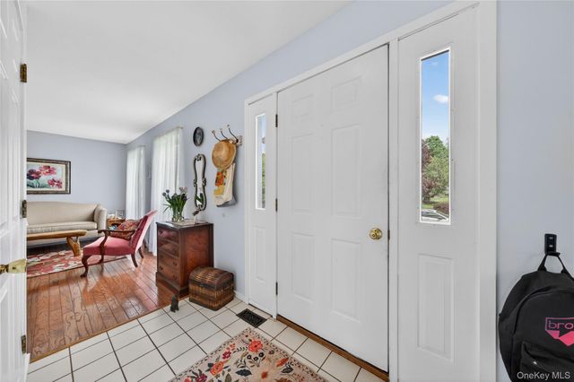 5 Waterford Circle, Washingtonville, NY 10992