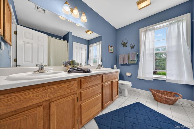 5 Waterford Circle, Washingtonville, NY 10992