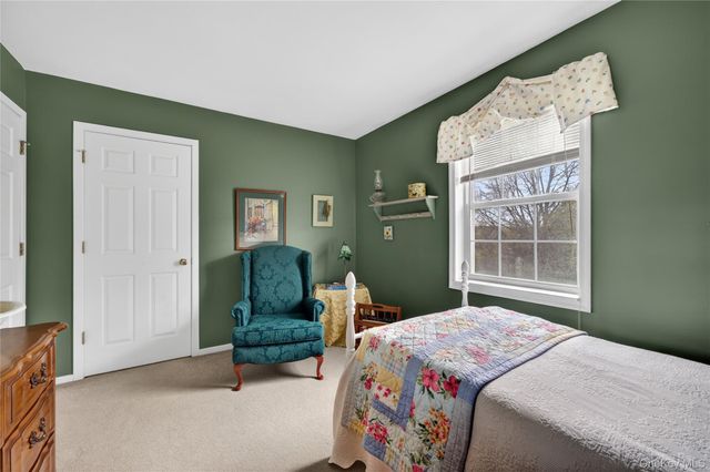 5 Waterford Circle, Washingtonville, NY 10992