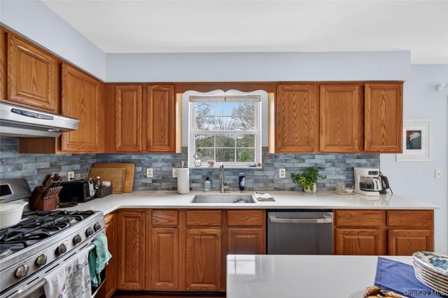 5 Waterford Circle, Washingtonville, NY 10992