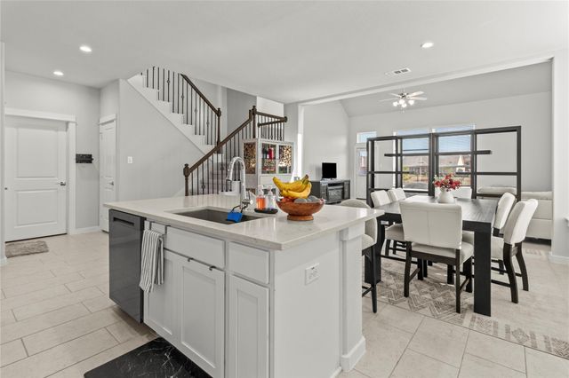 11802 Champions Forest Drive, Mont Belvieu, TX 77535