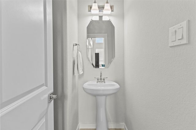 11802 Champions Forest Drive, Mont Belvieu, TX 77535