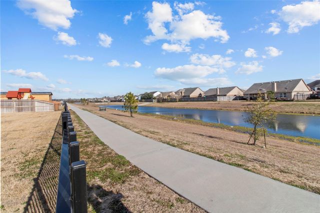 11802 Champions Forest Drive, Mont Belvieu, TX 77535