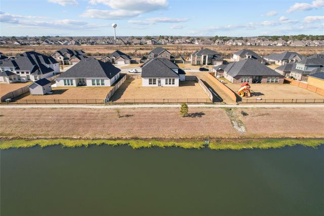 11802 Champions Forest Drive, Mont Belvieu, TX 77535