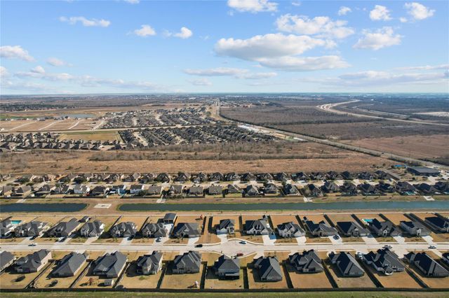 11802 Champions Forest Drive, Mont Belvieu, TX 77535