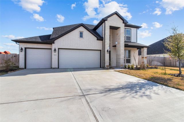 11802 Champions Forest Drive, Mont Belvieu, TX 77535