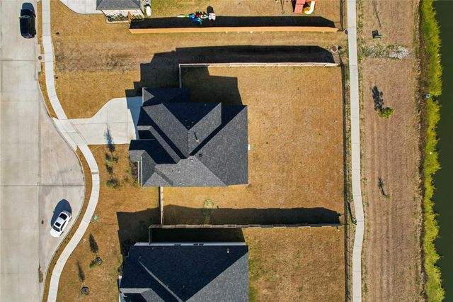 11802 Champions Forest Drive, Mont Belvieu, TX 77535