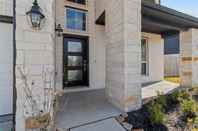 11802 Champions Forest Drive, Mont Belvieu, TX 77535