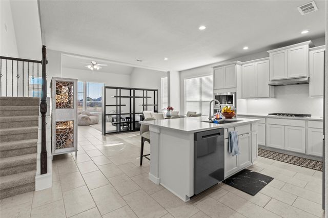 11802 Champions Forest Drive, Mont Belvieu, TX 77535