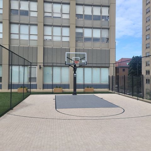 655 W IRVING PARK Road 903, Chicago, IL 60613
