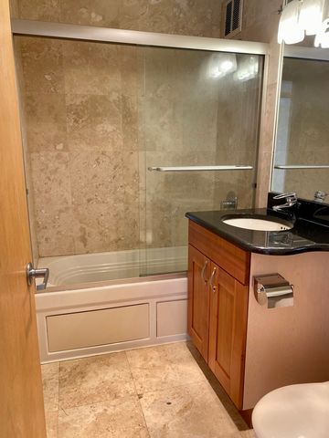655 W IRVING PARK Road 903, Chicago, IL 60613