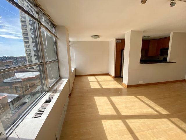 655 W IRVING PARK Road 903, Chicago, IL 60613