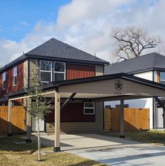 1056 North Ln A, Houston, TX 77088