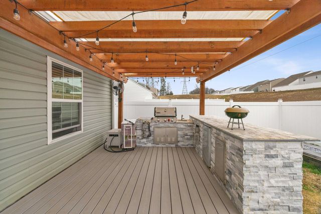 1422 Penrith Court, Boiling Springs, SC 29334