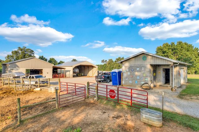 887 Ray Cemetery Rd, Sparta, TN 38583