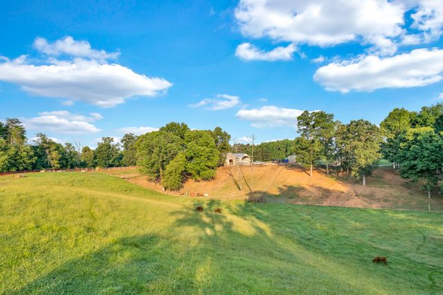 887 Ray Cemetery Rd, Sparta, TN 38583