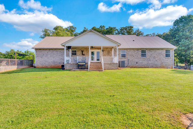 887 Ray Cemetery Rd, Sparta, TN 38583