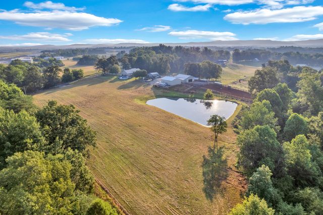 887 Ray Cemetery Rd, Sparta, TN 38583