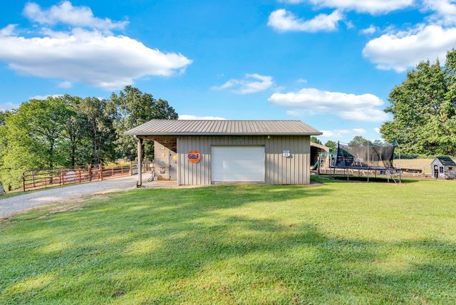 887 Ray Cemetery Rd, Sparta, TN 38583