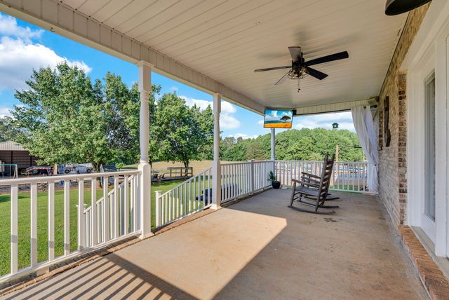 887 Ray Cemetery Rd, Sparta, TN 38583