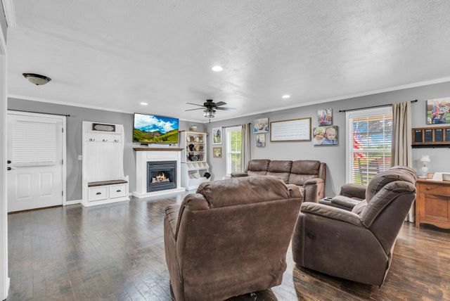 887 Ray Cemetery Rd, Sparta, TN 38583