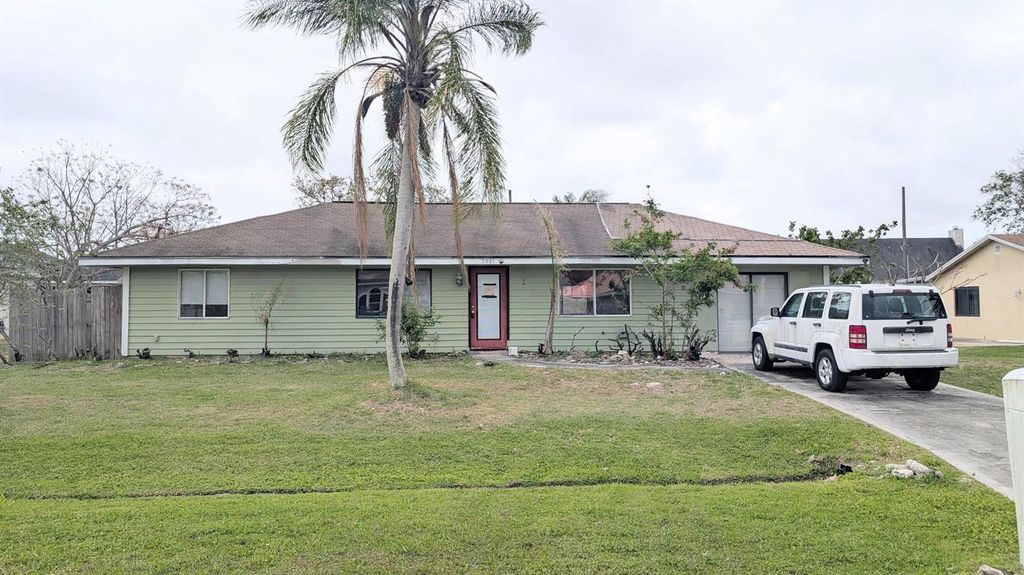 2481 SE Addison Street, Port St. Lucie, FL 34984