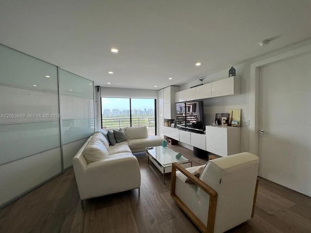 3300 NE 191st Street 1610, Aventura, FL 33180