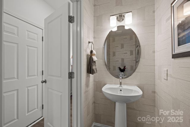 7709 Ethora Way, Charlotte, NC 28216