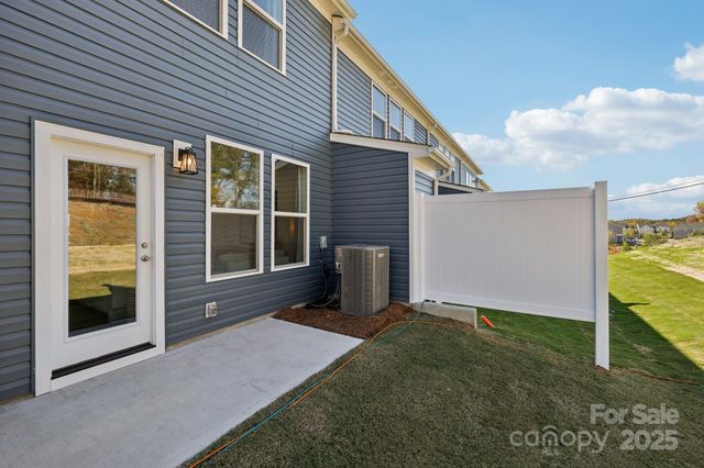 7709 Ethora Way, Charlotte, NC 28216