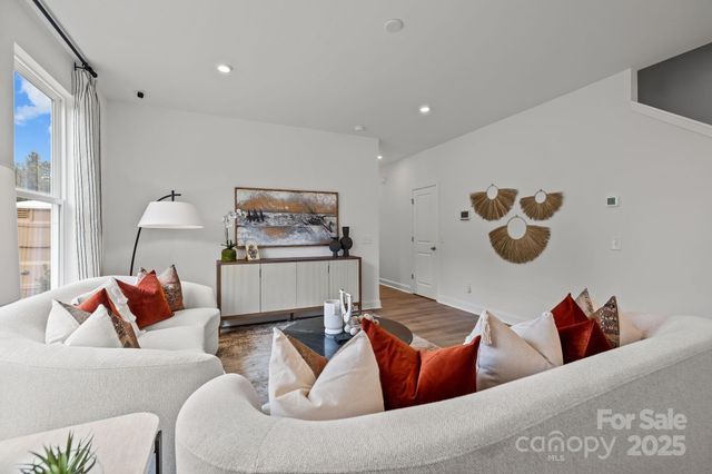 7709 Ethora Way, Charlotte, NC 28216