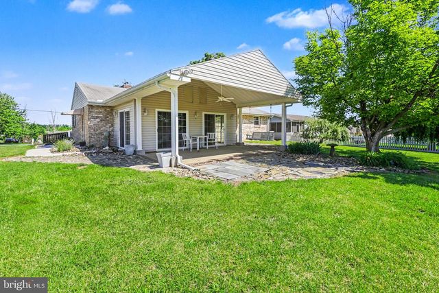 13 EWELL DR, East Berlin, PA 17316