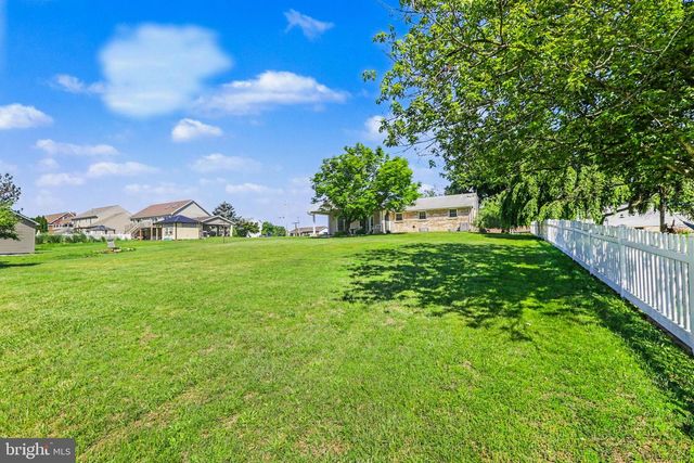 13 EWELL DR, East Berlin, PA 17316