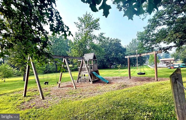 13 EWELL DR, East Berlin, PA 17316