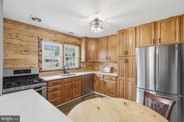 5824 OAKLAND, Baltimore, MD 21227