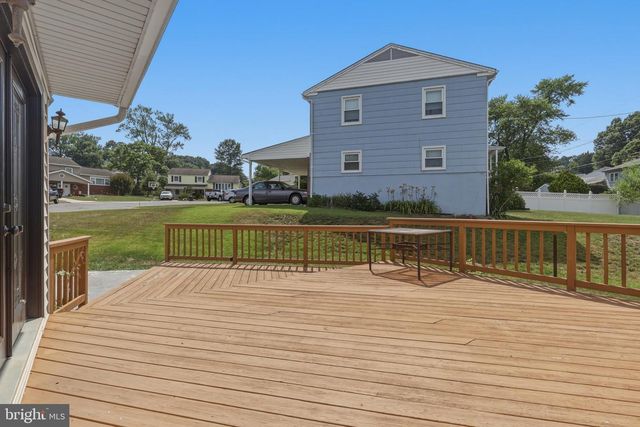 5824 OAKLAND, Baltimore, MD 21227