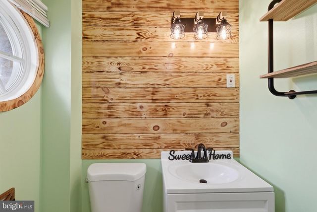 5824 OAKLAND, Baltimore, MD 21227