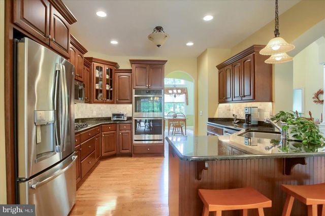 37 OLD COACH LN, Carlisle, PA 17013