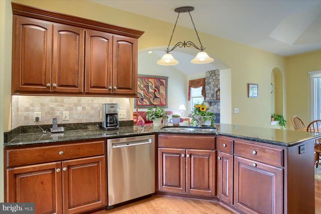 37 OLD COACH LN, Carlisle, PA 17013