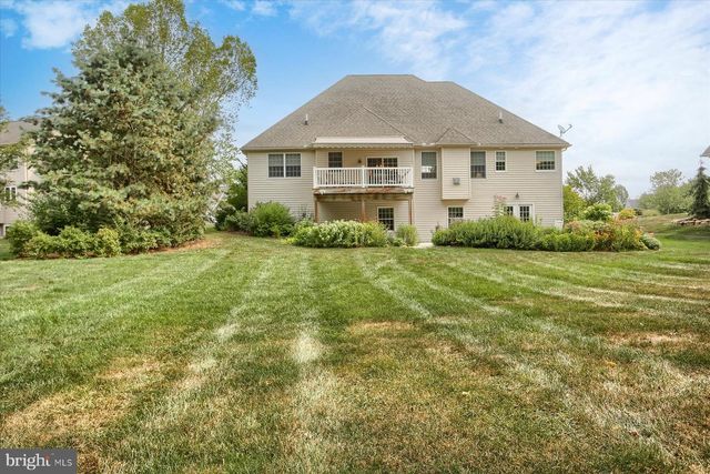37 OLD COACH LN, Carlisle, PA 17013