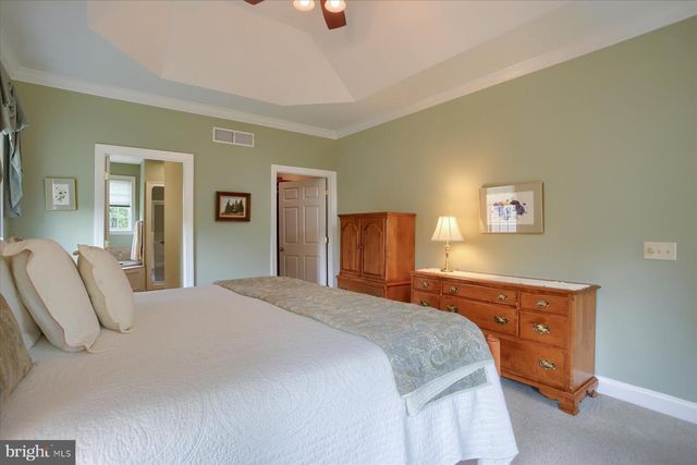 37 OLD COACH LN, Carlisle, PA 17013