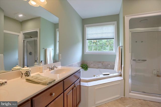37 OLD COACH LN, Carlisle, PA 17013