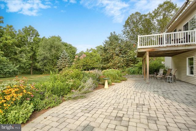 37 OLD COACH LN, Carlisle, PA 17013