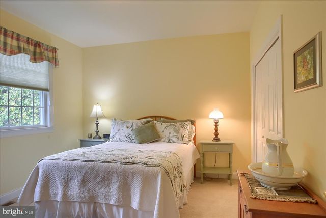 37 OLD COACH LN, Carlisle, PA 17013
