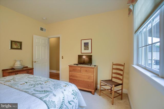 37 OLD COACH LN, Carlisle, PA 17013